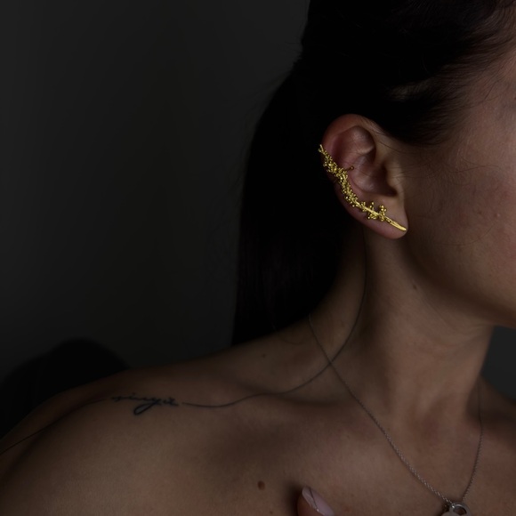 New Golden Ivy Ear Cuff - Picture 2 of 11